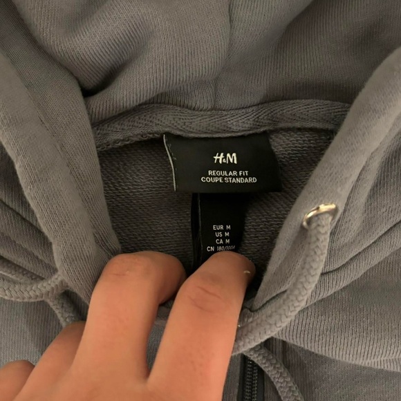 H&M Regular Fit Zip Up Hoodie NWOT - Picture 3 of 3